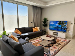 great luxary apt in almajdeah with roof